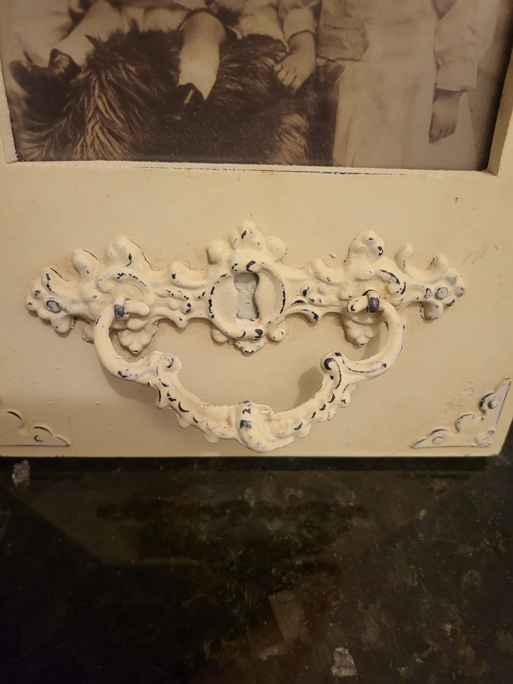 Vintage-Inspired Ornate Distressed Cream Decorative Photo Frame